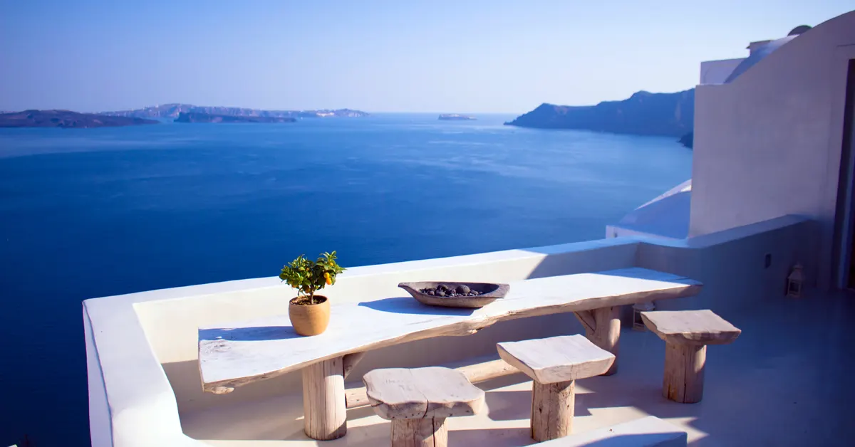 Eco-Responsible Hotel Room: Reducing Environmental Impact Through Smart Design.